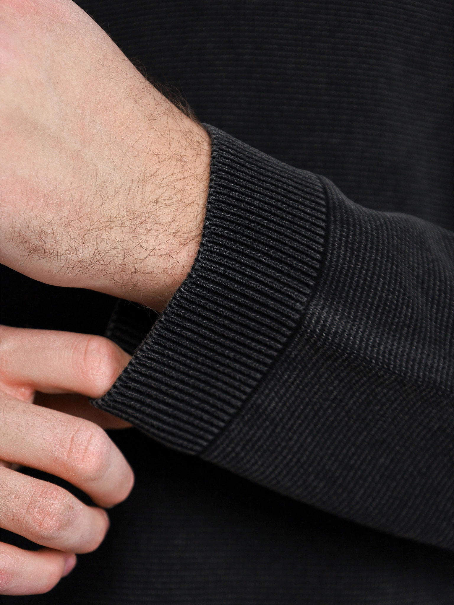 Пуловер черного цвета из хлопка